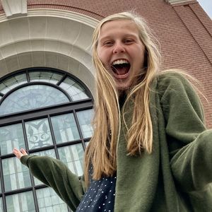 Meet your Posher, Emma